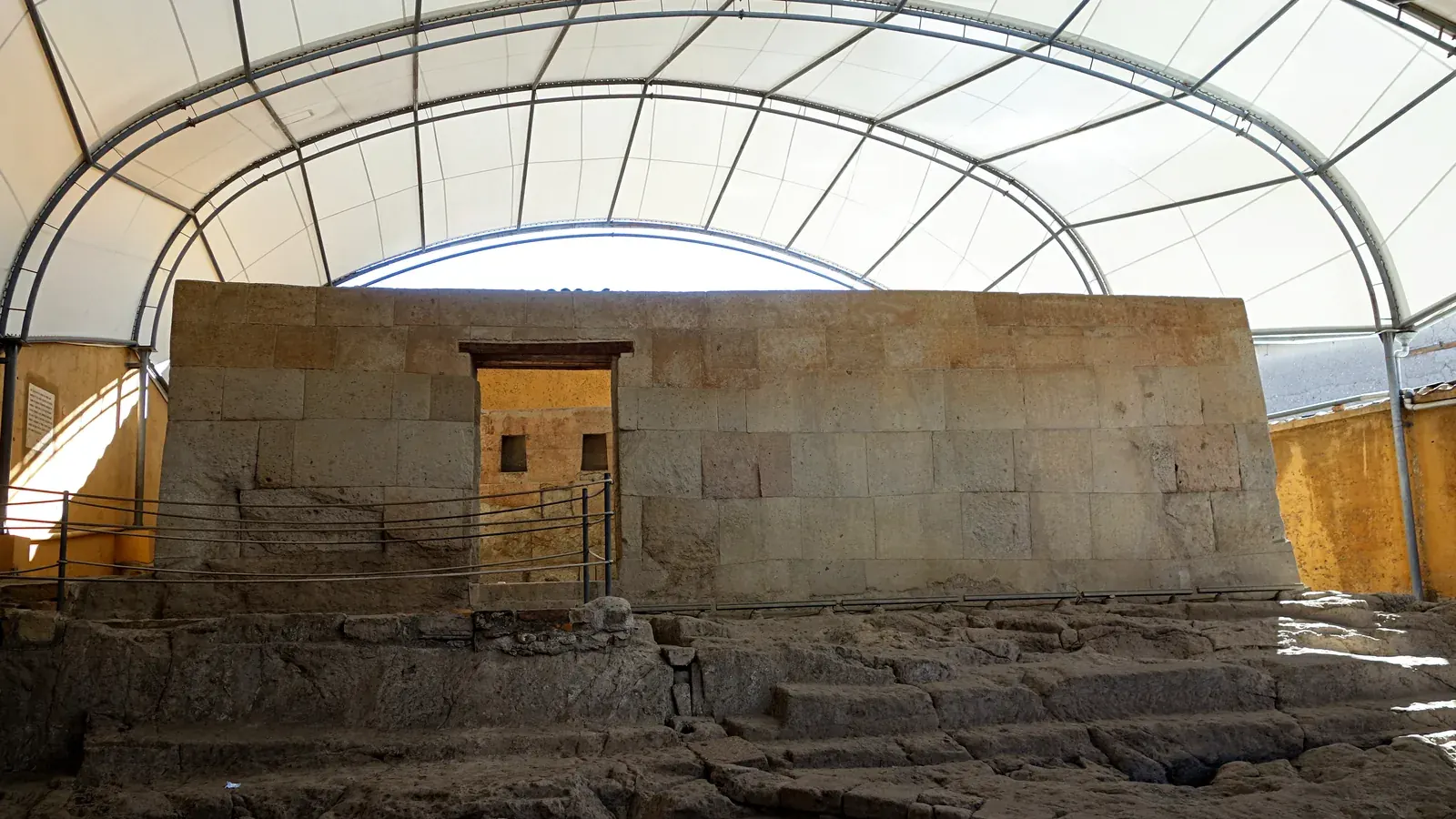 a low stone building of fitted Inca masonry with a trapezoidal doorway