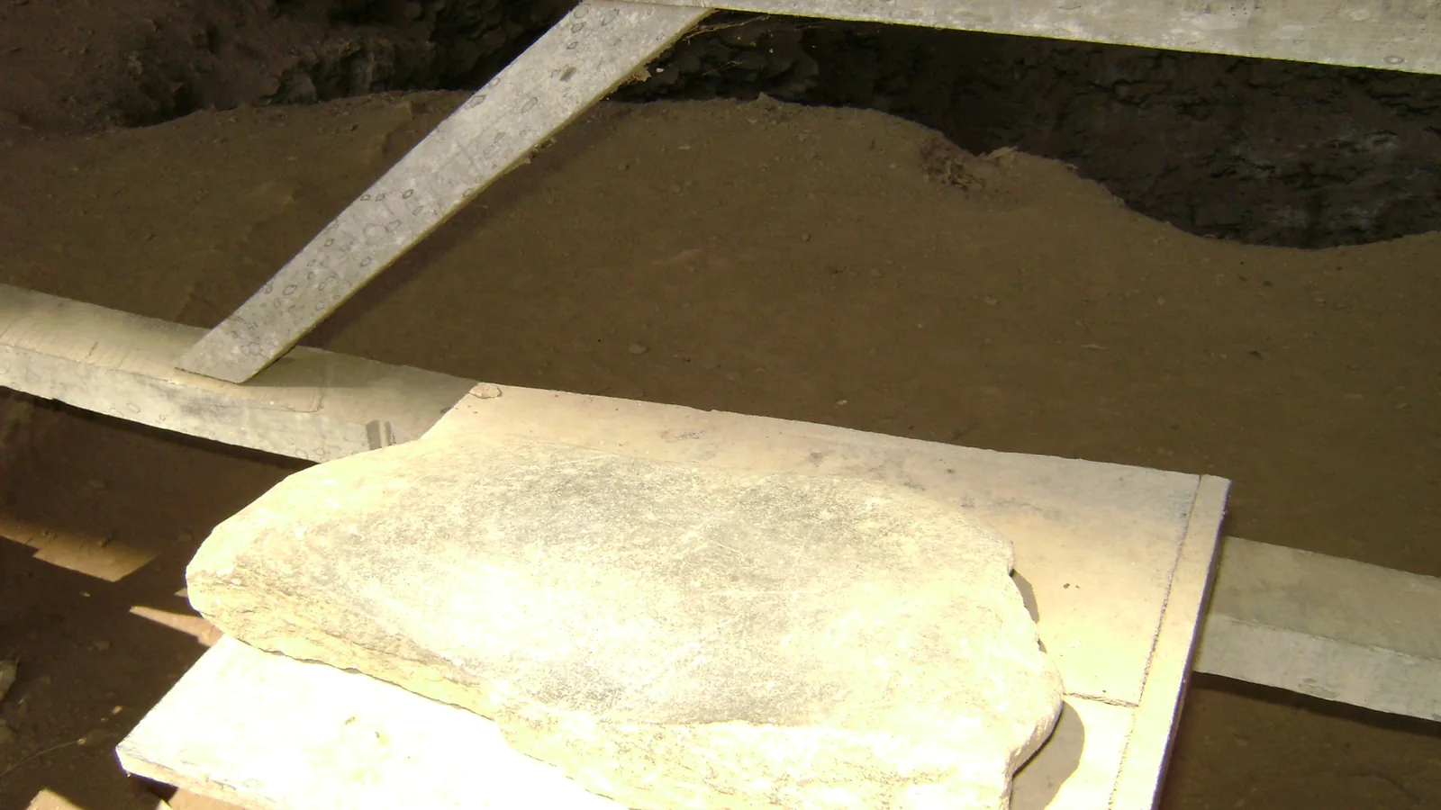 Grinding stones found inside the Pahiyangala rock cave