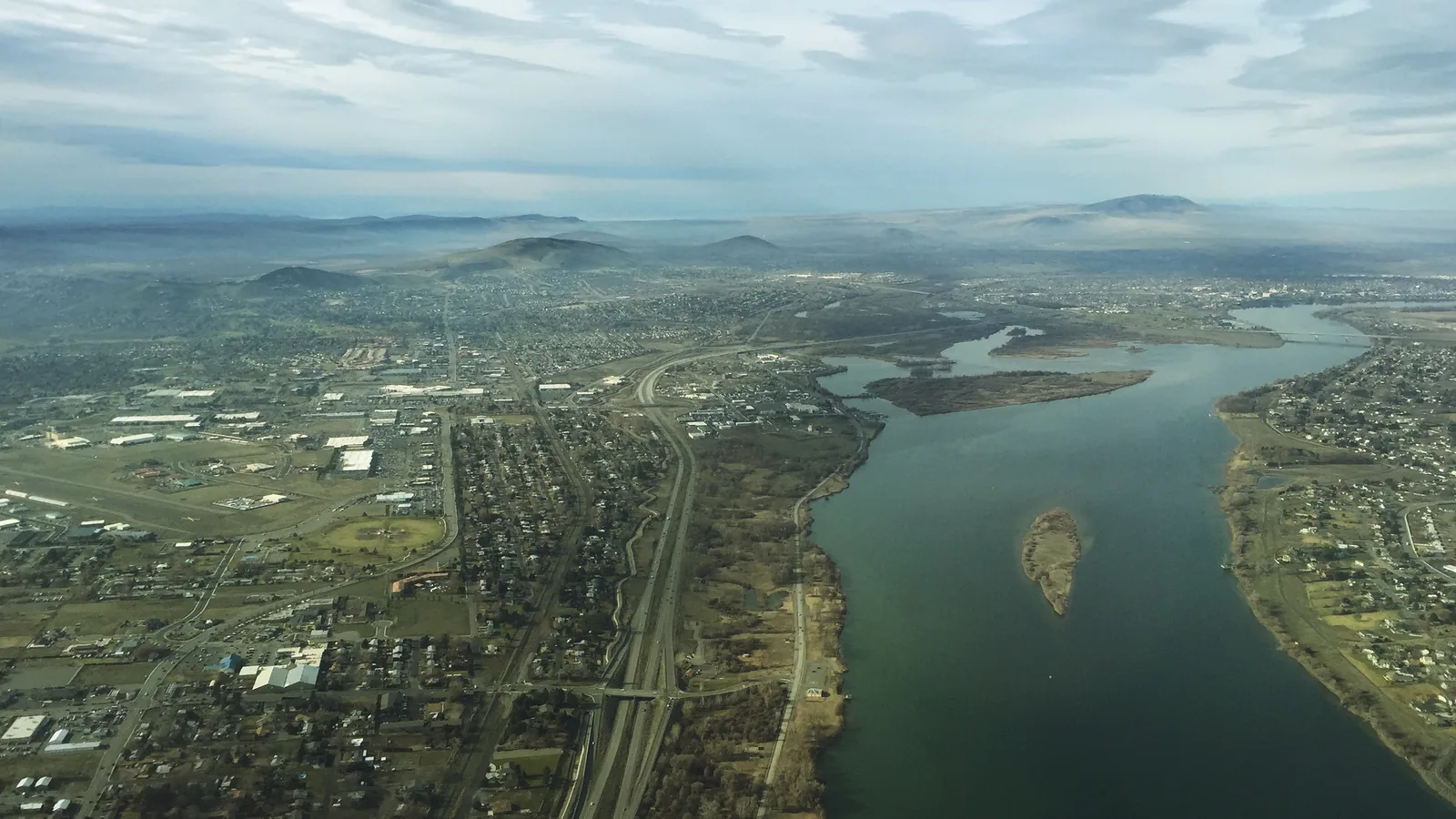 Aerial view of the Columbia River bend at Kennewick, Washington, with the river channel and surrounding land