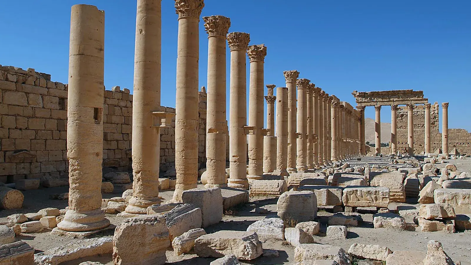 the stone temple of Bel with its colonnade under a desert sky, photographed before 2015