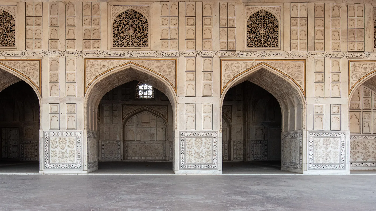 Marble columned hall with carved arches, the Diwan-i-Khas audience hall in Agra Fort